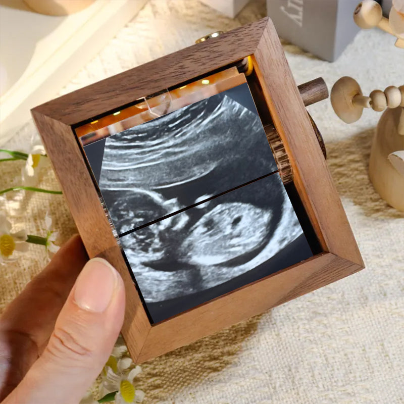 Personalized Flipbook Photo Box – Custom Wooden Keepsake for 8 or 16 Photos – Gift for New Parents or Baby Shower