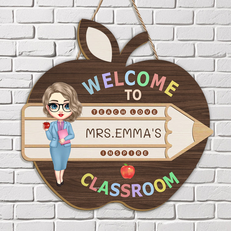 Custom “Welcome to Classroom” Apple-Shaped Wooden Sign – Personalized Teacher Character & Name – Back to School or Teacher Gift