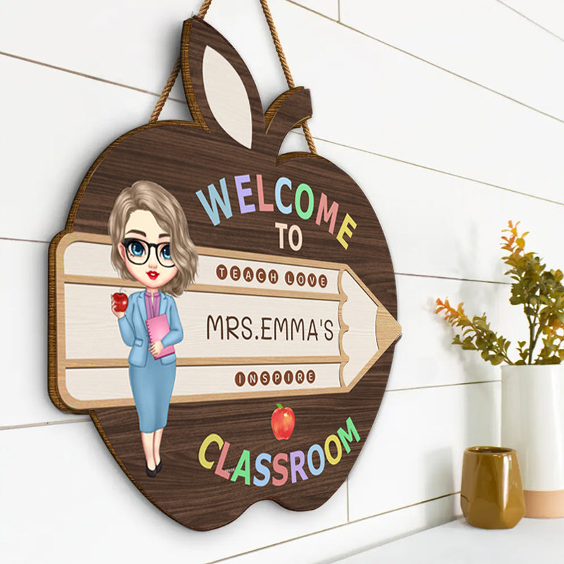 Custom “Welcome to Classroom” Apple-Shaped Wooden Sign – Personalized Teacher Character & Name – Back to School or Teacher Gift