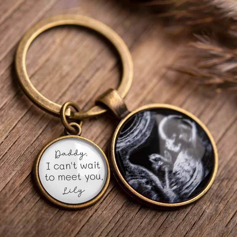 Personalized ultrasound photo keychain, Custom baby sonogram keychain gift, Engraved ultrasound keepsake for parents, Personalized pregnancy announcement gift