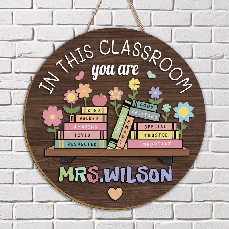 Custom “In This Classroom” Round Wooden Sign – Personalized Teacher Name – Perfect Back to School & Teacher Appreciation Gift
