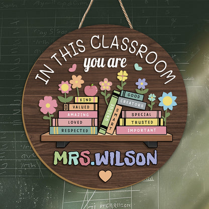 Custom “In This Classroom” Round Wooden Sign – Personalized Teacher Name – Perfect Back to School & Teacher Appreciation Gift