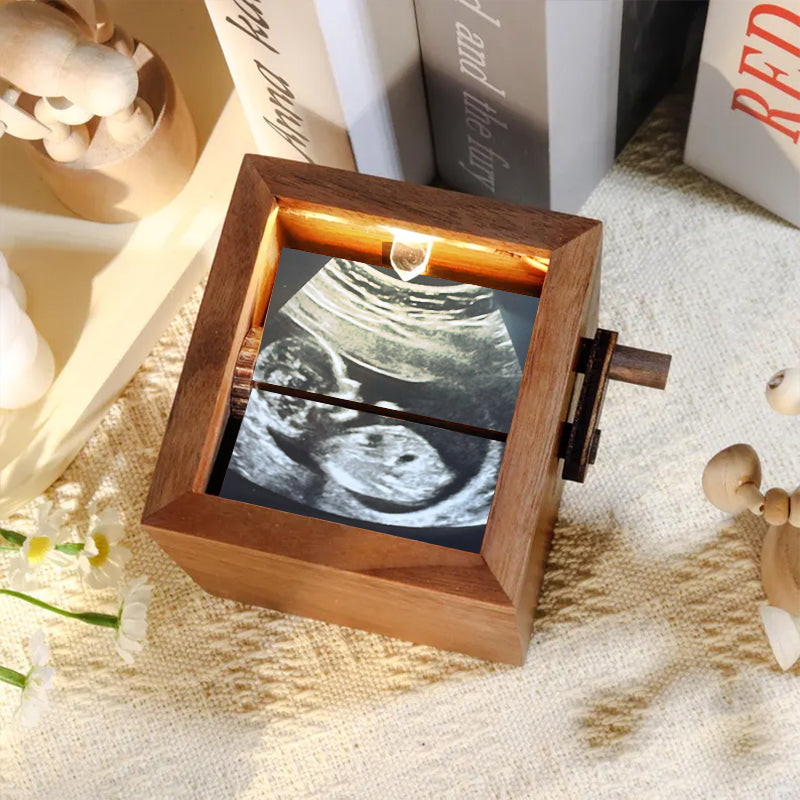 Personalized Flipbook Photo Box – Custom Wooden Keepsake for 8 or 16 Photos – Gift for New Parents or Baby Shower