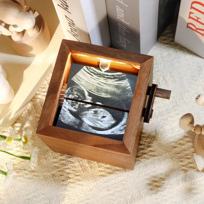 Personalized Flipbook Photo Box – Custom Wooden Keepsake for 8 or 16 Photos – Gift for New Parents or Baby Shower