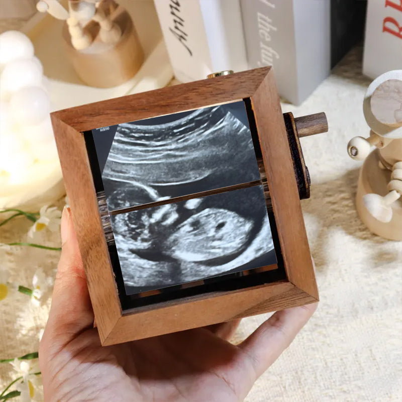 Personalized Flipbook Photo Box – Custom Wooden Keepsake for 8 or 16 Photos – Gift for New Parents or Baby Shower