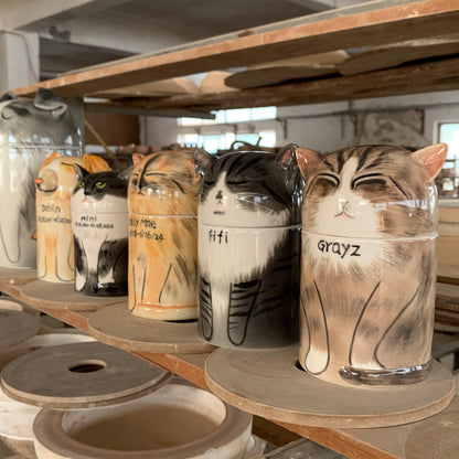 Personalized Cat Urn with Open/Closed Eyes