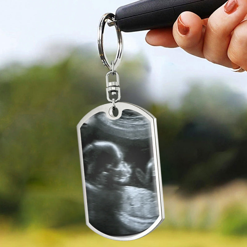 Personalized ultrasound keychain designed for expecting dads, a warm way to celebrate the bond with their baby bump and carry that love everywhere.