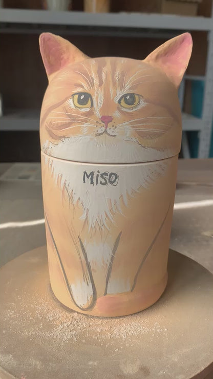 Personalized Cat Urn with Open/Closed Eyes